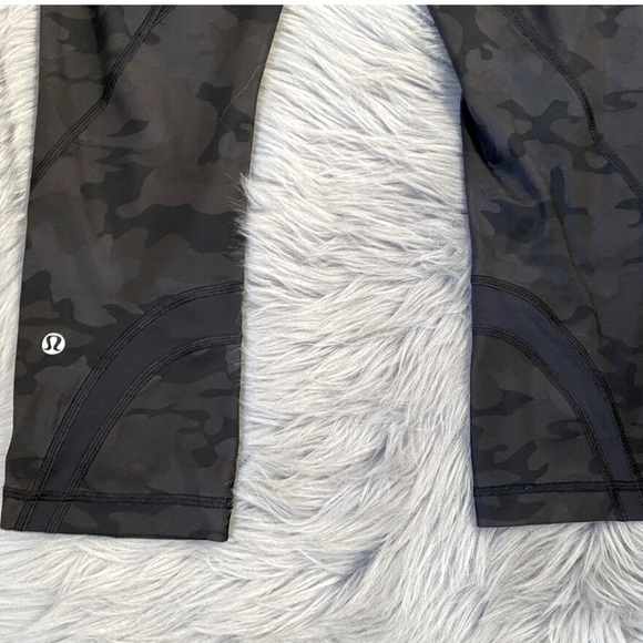Lululemon Run Inspire Crop II Camouflage Black Mesh - sz 2 - Picture 5 of 7
